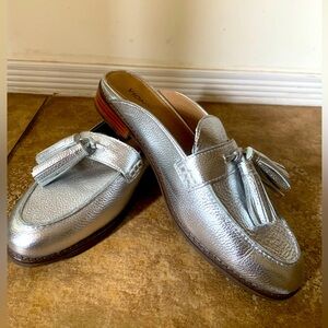 Bionic Soft Pebbled Metallic Leather Tassel SlideSize 9